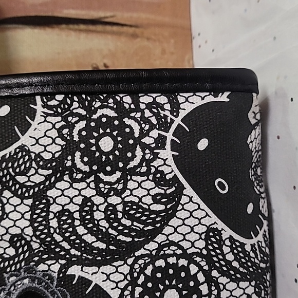Hello Kitty Lace Pattern Pouch - Picture 3 of 12